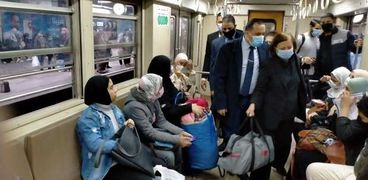 أحمد عبدالهادي متحدث مترو الأنفاق يتفقد أحدي القطارات - صورة أرشيفية