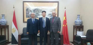 لقاء رئيس الشعبة العامة للادوية مع امستشار التجارى لسفارة الصين