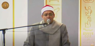 الشيخ أيمن عقل خلال افتتاح مجمع الوثائق