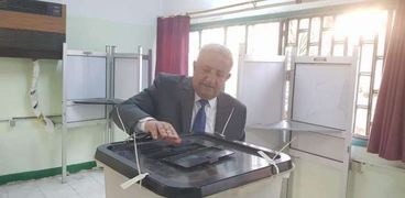 رئيس مياه كفر الشيخ يُدلي بصوته في الانتخابات الرئاسية