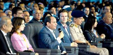 الرئيس عبدالفتاح السيسي خلال جلسة عن مواقع التواصل الاجتماعي بمنتدى شباب العالم
