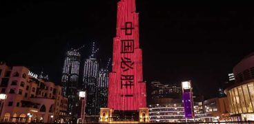 للمرة الثانية..الإمارات تضيء معالمها البارزة بألوان علم الصين
