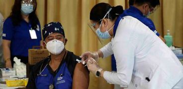 حملة تطعيم ضد كورونا فى الفلبين