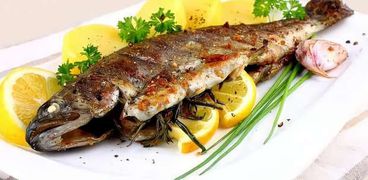 استشاري تغذية توضح فوائد مذهلة للسمك.. منها بناء العظام وتقوية الذاكرة
