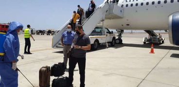 مطار مرسي علم الدولي يستقبل طائرة المصريين العالقيين في جدة