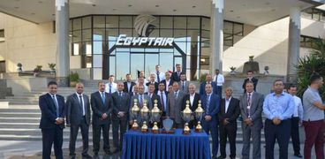 مصر للطيران تكرم فرقها الفائزة ببطولة الشركات