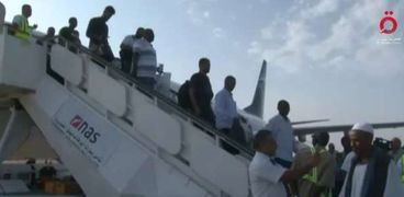 طائرة مصر للطيران تصل بورتسودان