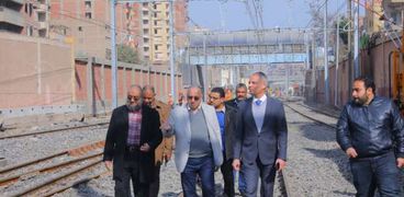 نائب وزير النقل يتفقد محطة مترو المرج الجديدة قبل انتهاء أعمال تطويرها