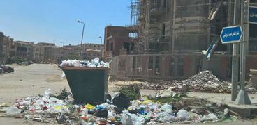 شارع الفنان نجيب الريحاني تحاصره القمامة
