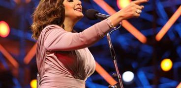 الفنانة أنغام