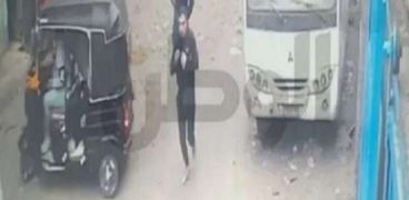 لحظة مقتل الشاب مصطفى مسيل - كهربائي شبرالخيمة