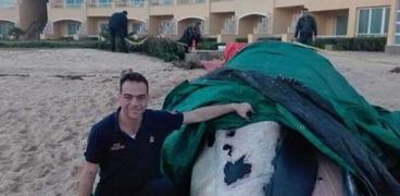 الحوت على شواطئ الإسكندرية بعد نفوقه