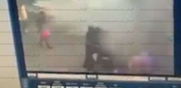 فيديو مروع لحظة اصطدام جرار في محطة مصر بالرصيف والركاب
