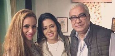 ريم البارودي مع رانيا يوسف والمخرج محمد النقلي