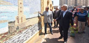 محافظ الإسكندرية يفتتح جدارية " إسكندرية الجميلة " بكورنيش المنتزة ثان
