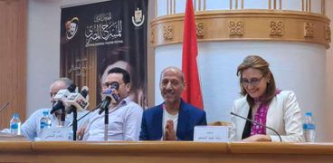 رشدى الشامي في ندوة تكريمه بالمهرجان القومي للمسرح