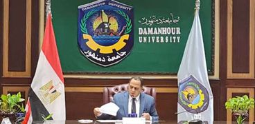 رئيس جامعة دمنهور المتهم في قضايا الرشوة
