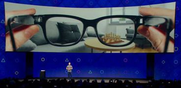 فيسبوك تسعى لإطلاق نظارت ذكية