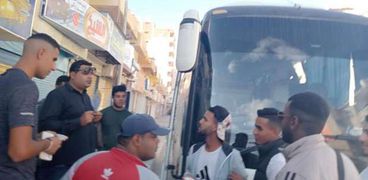 شباب مطروح خلال مغادرتهم إلى القاهرة