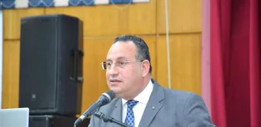الدكتور عبد العزيز قنصوة رئيس جامعة الإسكندرية