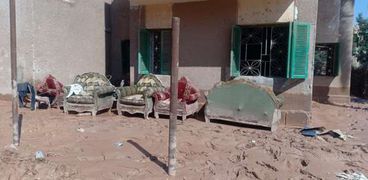جانب من أثاث المنازل المتضررة في أبو رديس
