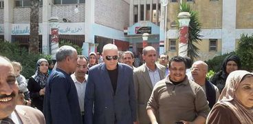 رئيس مدينة المحلة يتفقد اللجان الانتخابية