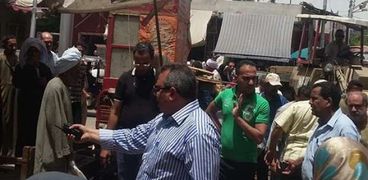 رئيس مدينة أبو تيج يقود حملة إزالة إشغالات بالشوارع الرئيسية
