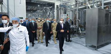 الرئيس السيسي خلال افتتاح مجمع الصناعات الغذائية بالمنوفية