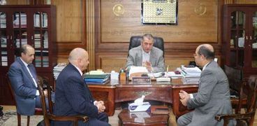 محافظ كفر الشيخ يلتقى مساعد وزير المالية