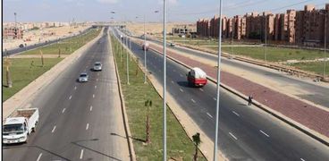  وزير الإسكان يستعرض مشروعات الطرق بمدينة 6 أكتوبر: تحقق سيولة مرورية