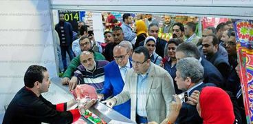 محافظ الإسكندرية يفتتح معرض "أهلا رمضان" بتخفيضات 25% على السلع