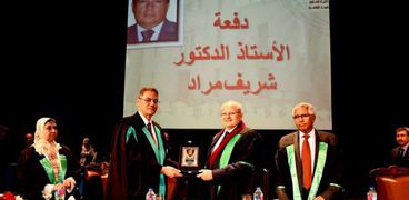 رئيس جامعة القاهرة : تطوير معامل الجامعة بتكلفة 17 مليون جنيه لخدمة الباحثين
