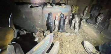 مقبرة بني سويف المزيفة.. رسموا نقوشًا فرعونية ووضعوا تماثيل جبس