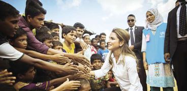 الملكة رانيا بين لاجئى الروهينجا