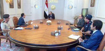 الرئيس عبدالفتاح السيسي أثناء الاجتماع