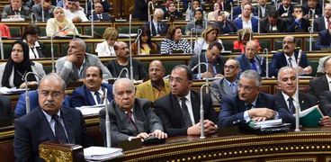 إسماعيل وعدد من الوزراء داخل البرلمان