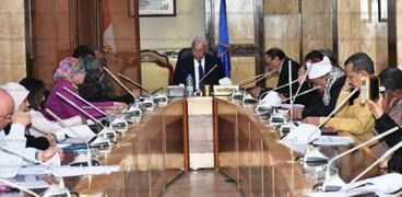 محافظ أسوان يترأس اجتماع فرع المجلس القومي للسكان بالمحافظة