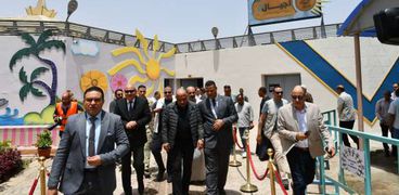 وزير قطاع الأعمال في مجمع ألومنيوم نجع حمادي