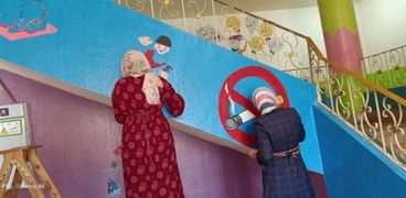 بنات"we Can"يبدعون في رسم الجداريات داخل الجميعات الخيرية ودور الأيتام