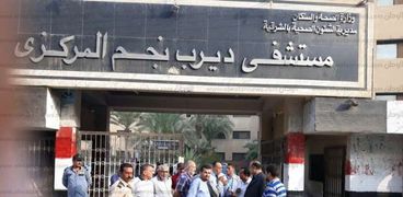 محافظ الشرقية يتفقد مستشفى ديرب نجم ويلتقي المواطنين
