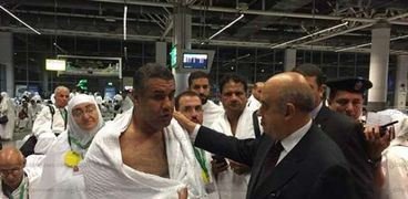 وزير السياحة يودع أول فوج للحج السياحى من مطار القاهرة
