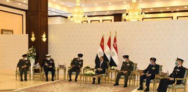 عاجل.. الرئيس السيسي يجتمع بقادة القوات المسلحة