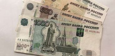 الروبل الروسي يقفز لأعلى مستوياته في 7 أعوام مقابل الدولار واليورو