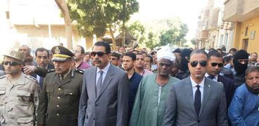محافظ سوهاج يتقدم الجنازة العسكرية للشهيد كرم محمد