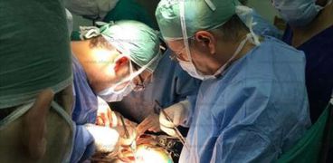 فريق جراحي ينجح في استئصال ورم نادر في القلب بجامعة المنصورة