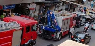 عربات الحماية المدنية بعد سقوط سقف شقة في الإسكندرية