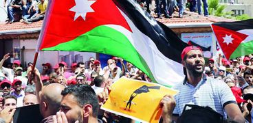 أردنيون يتظاهرون اعتراضاً على القرارات الاقتصادية الأخيرة - صورة أرشيفية