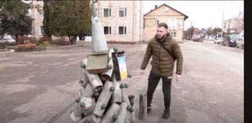 شجرة كريسماس من فوارغ القنابل في أوكرانيا