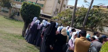 وقفة اجتجاجية لطلاب تمريض كفر الشيخ