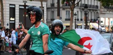 احتفالات مشجعين لمنتخب الجزائر